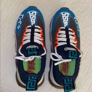 Versace chain reaction